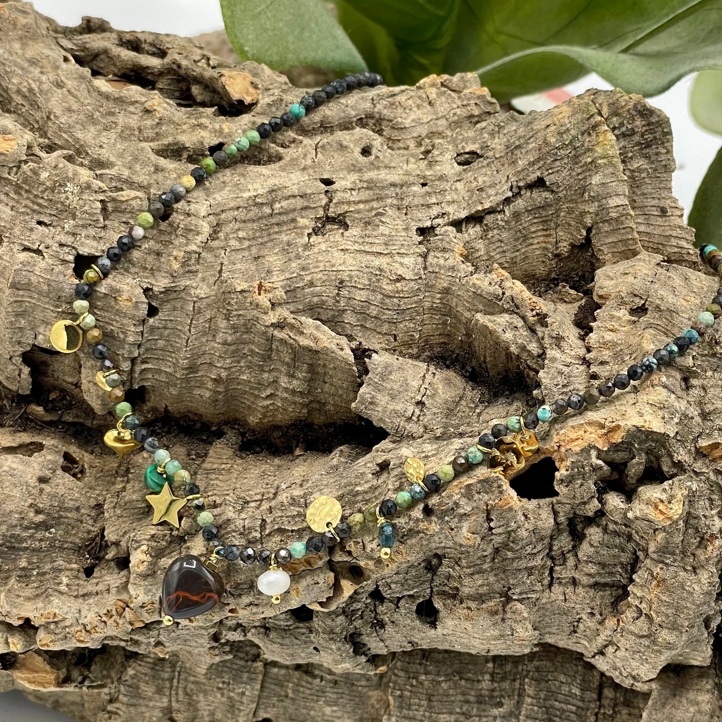 COLLIER VICTORIA